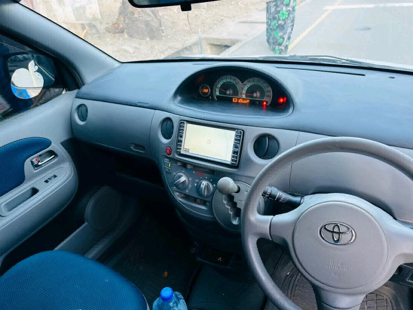 Toyota Sienta 2005 Silver Minivan For Sale thumbnail 8