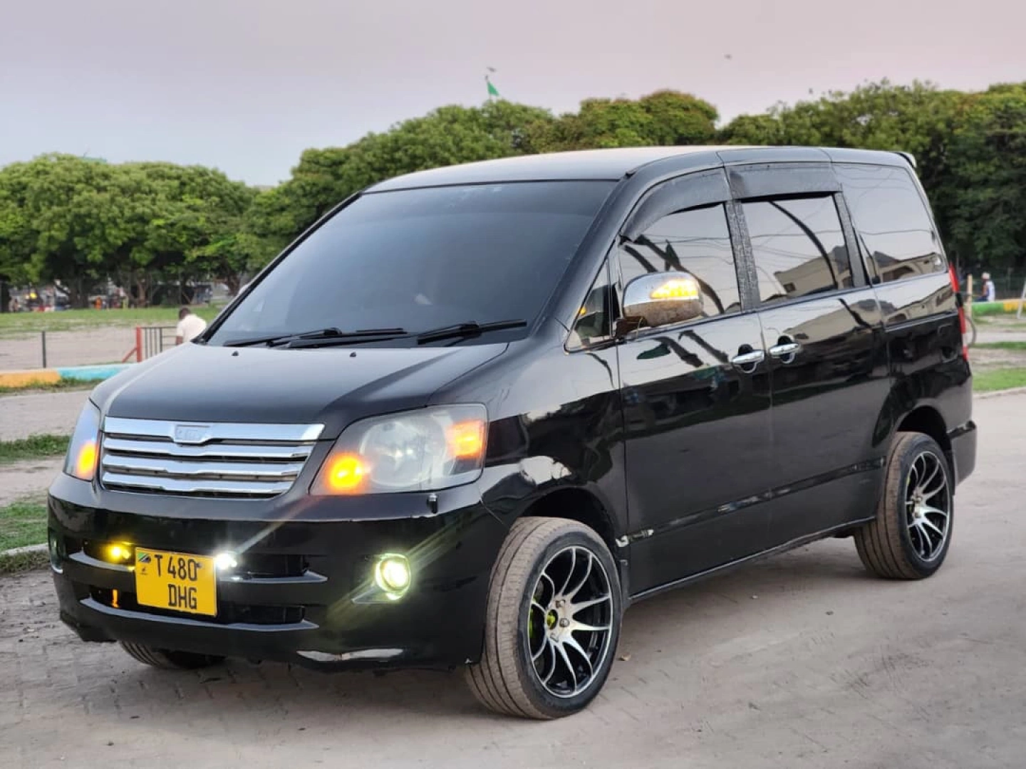 Toyota Noah Van Black Engine 1Az thumbnail 3