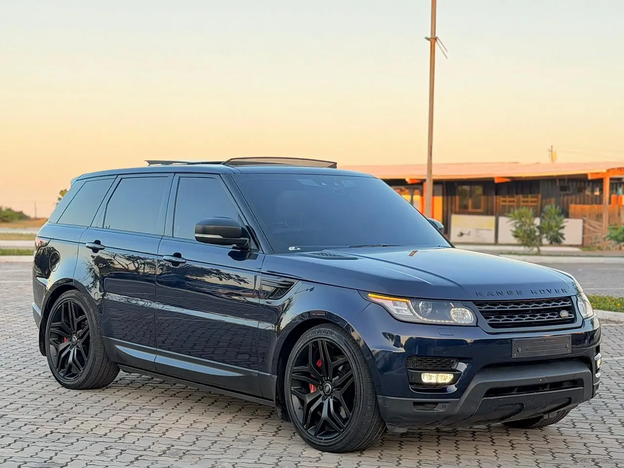 2017 Land Rover Range Rover Sport 4.4 SDV8 HSE thumbnail 4