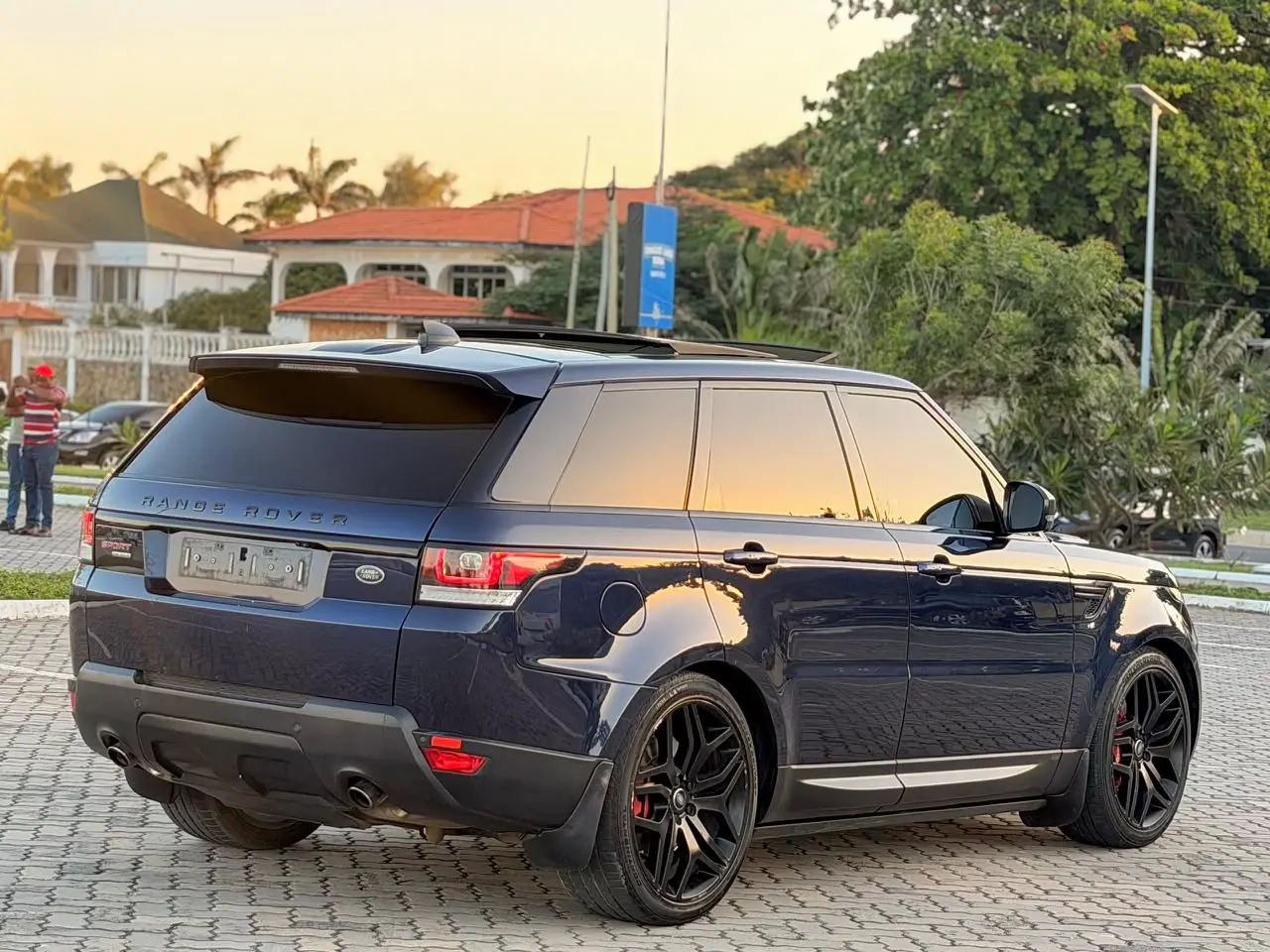 2017 Land Rover Range Rover Sport 4.4 SDV8 HSE thumbnail 5