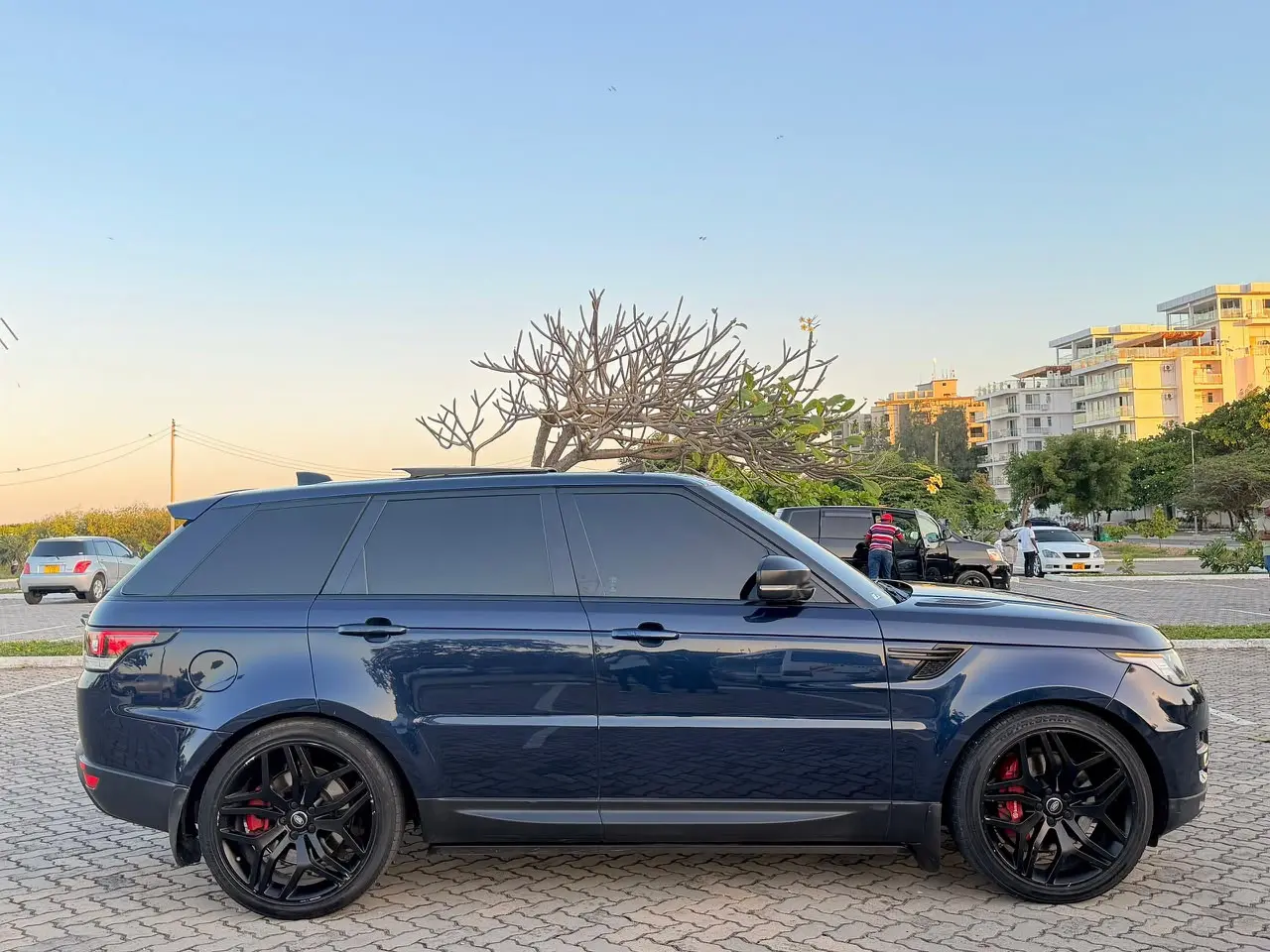 2017 Land Rover Range Rover Sport 4.4 SDV8 HSE thumbnail 6