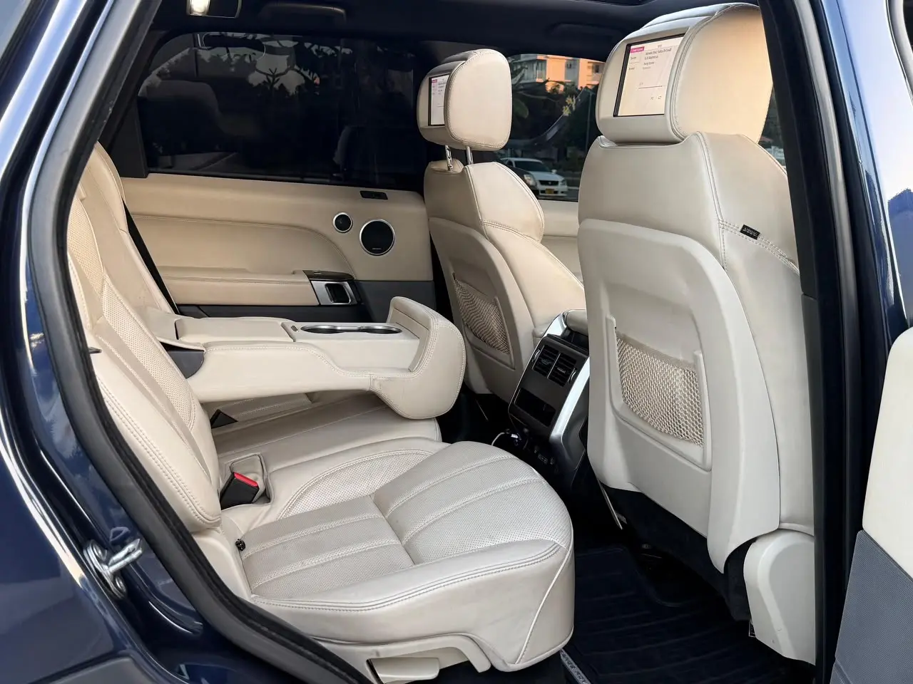 2017 Land Rover Range Rover Sport 4.4 SDV8 HSE thumbnail 7