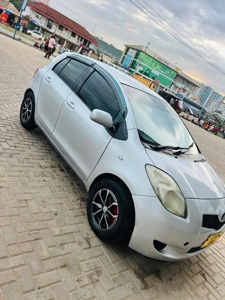 Toyota Vitz DAW