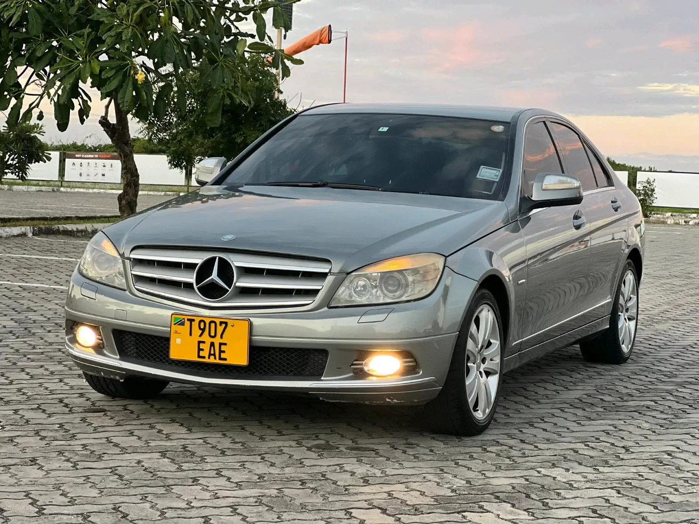Mercedes-Benz C-Class Sedan 2008 thumbnail 3