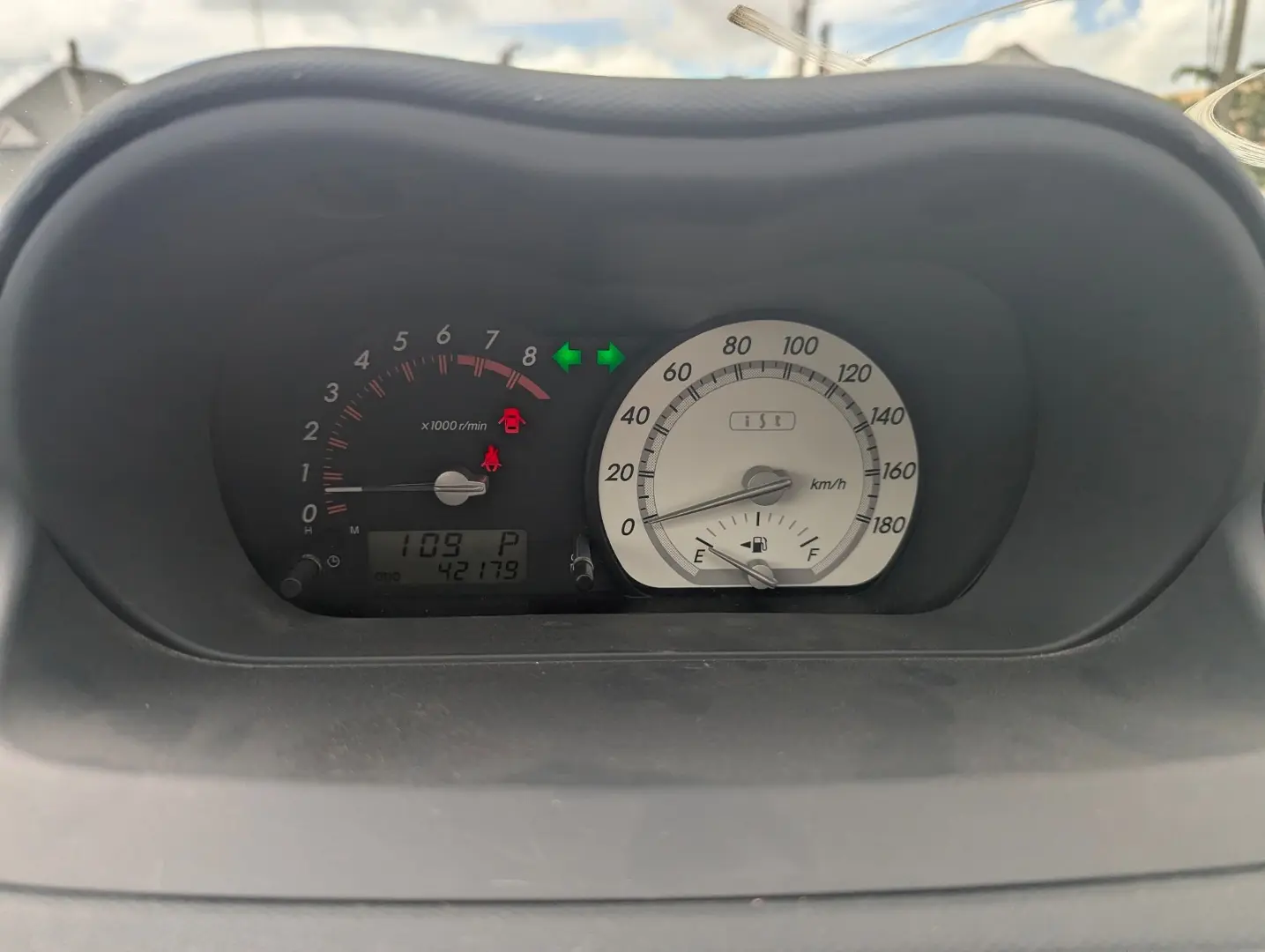 Toyota Ist 2003 thumbnail 8