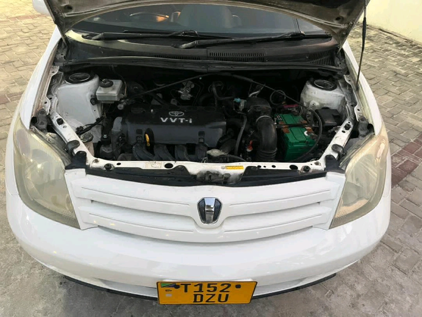 Toyota Ist 2004 White Car thumbnail 8