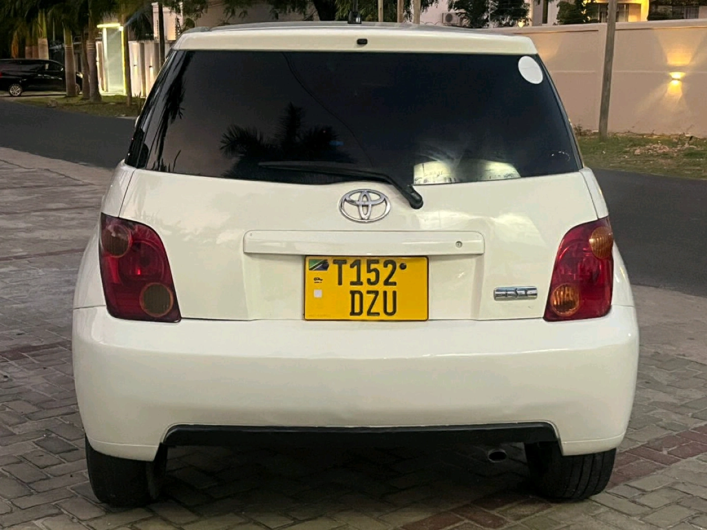 Toyota Ist 2004 White Car thumbnail 9