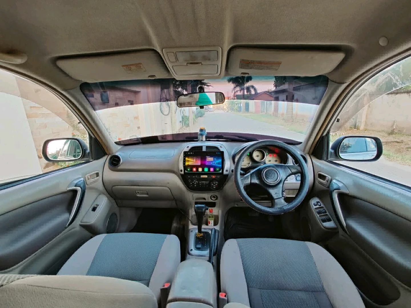 Toyota RAV4 SUV 2002 Model thumbnail 4