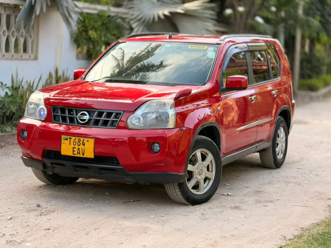Red Nissan X-Trail 2010 Model thumbnail 4
