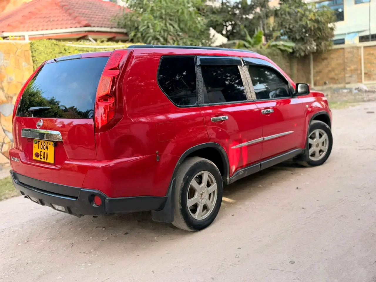 Red Nissan X-Trail 2010 Model thumbnail 6