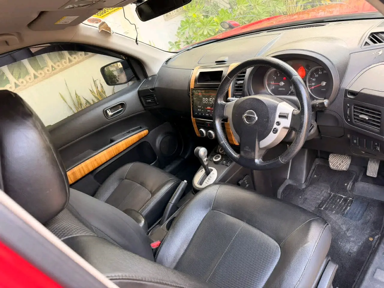 Red Nissan X-Trail 2010 Model thumbnail 8