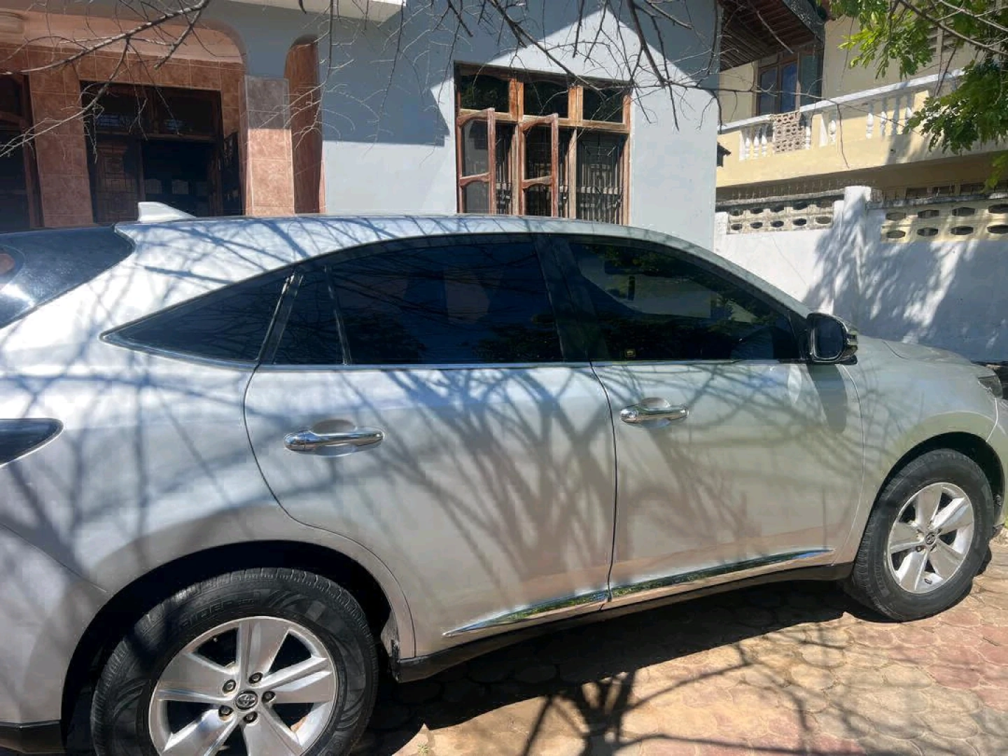 Toyota Harrier Anaconda SUV Inauzwa thumbnail 3