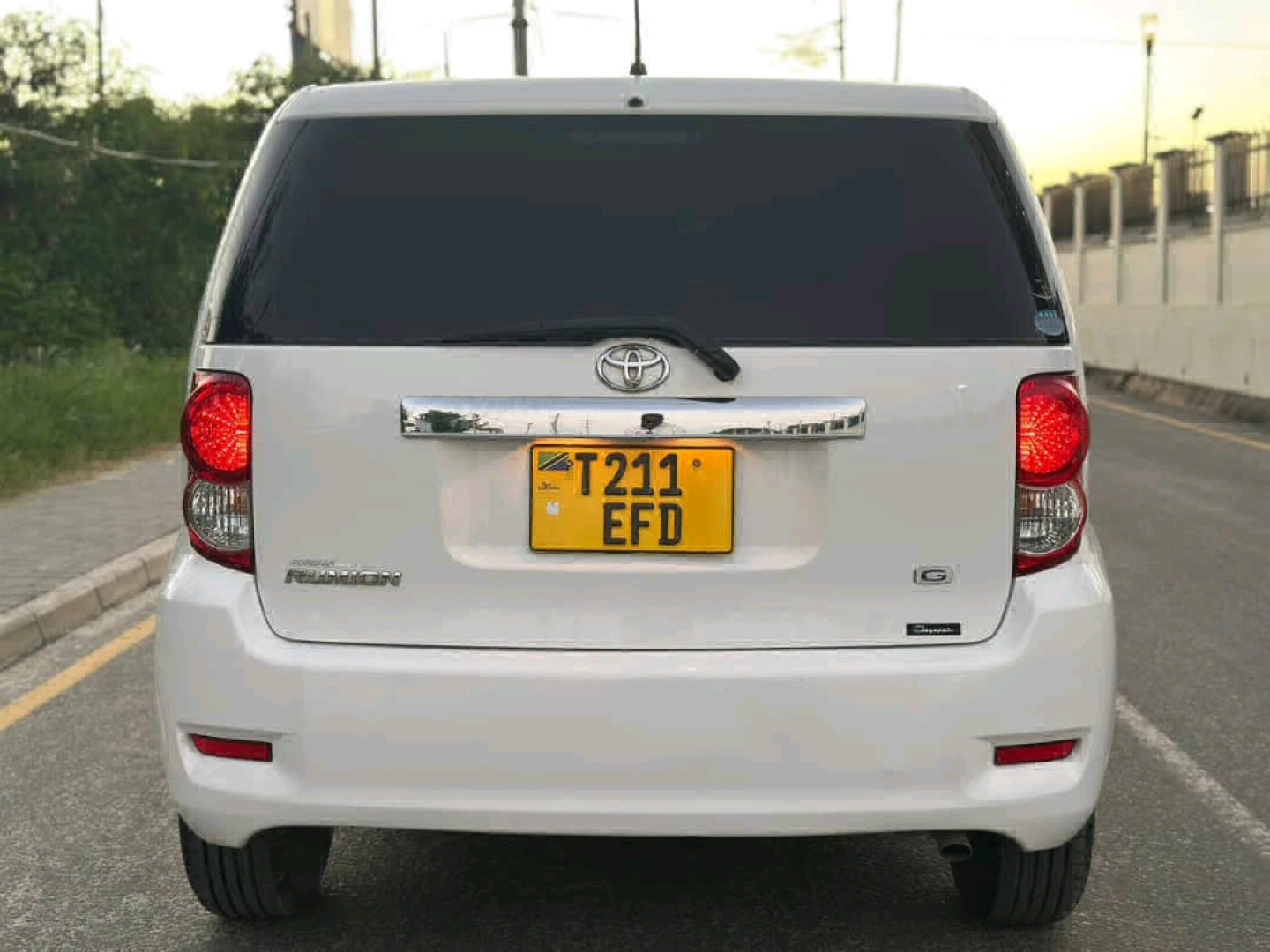 Toyota Rumion Car (White) thumbnail 2