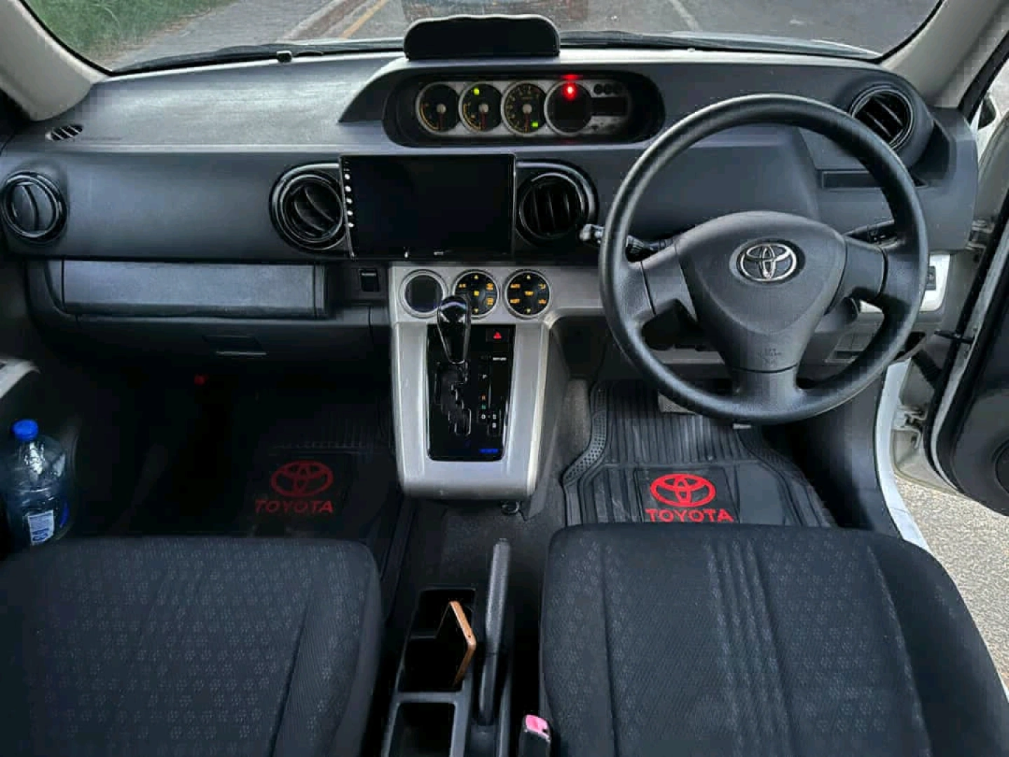 Toyota Rumion Car (White) thumbnail 5