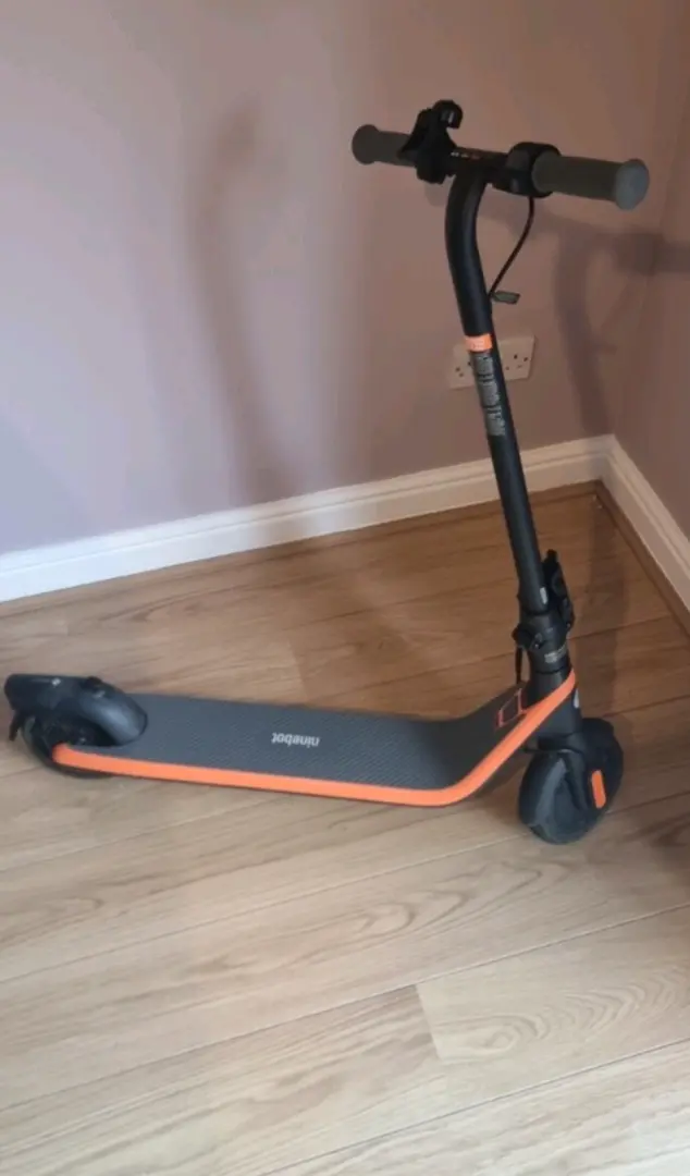 Ninebot E-Kickscooter thumbnail 2
