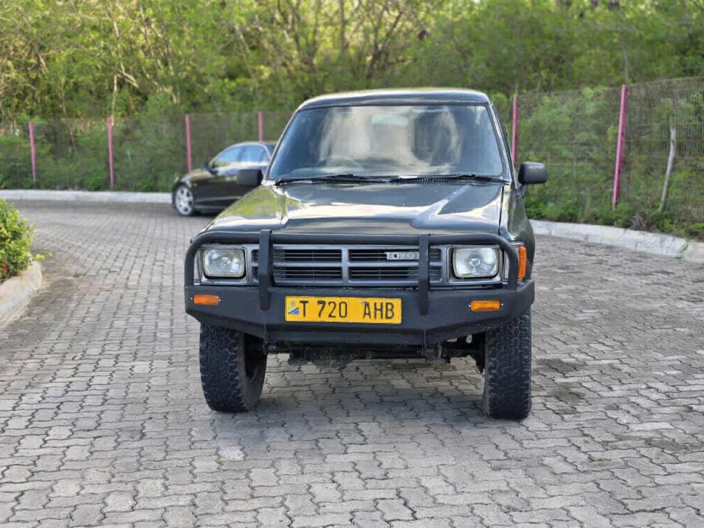 Toyota Hilux Double Cabin Pickup Truck (Green) thumbnail 3