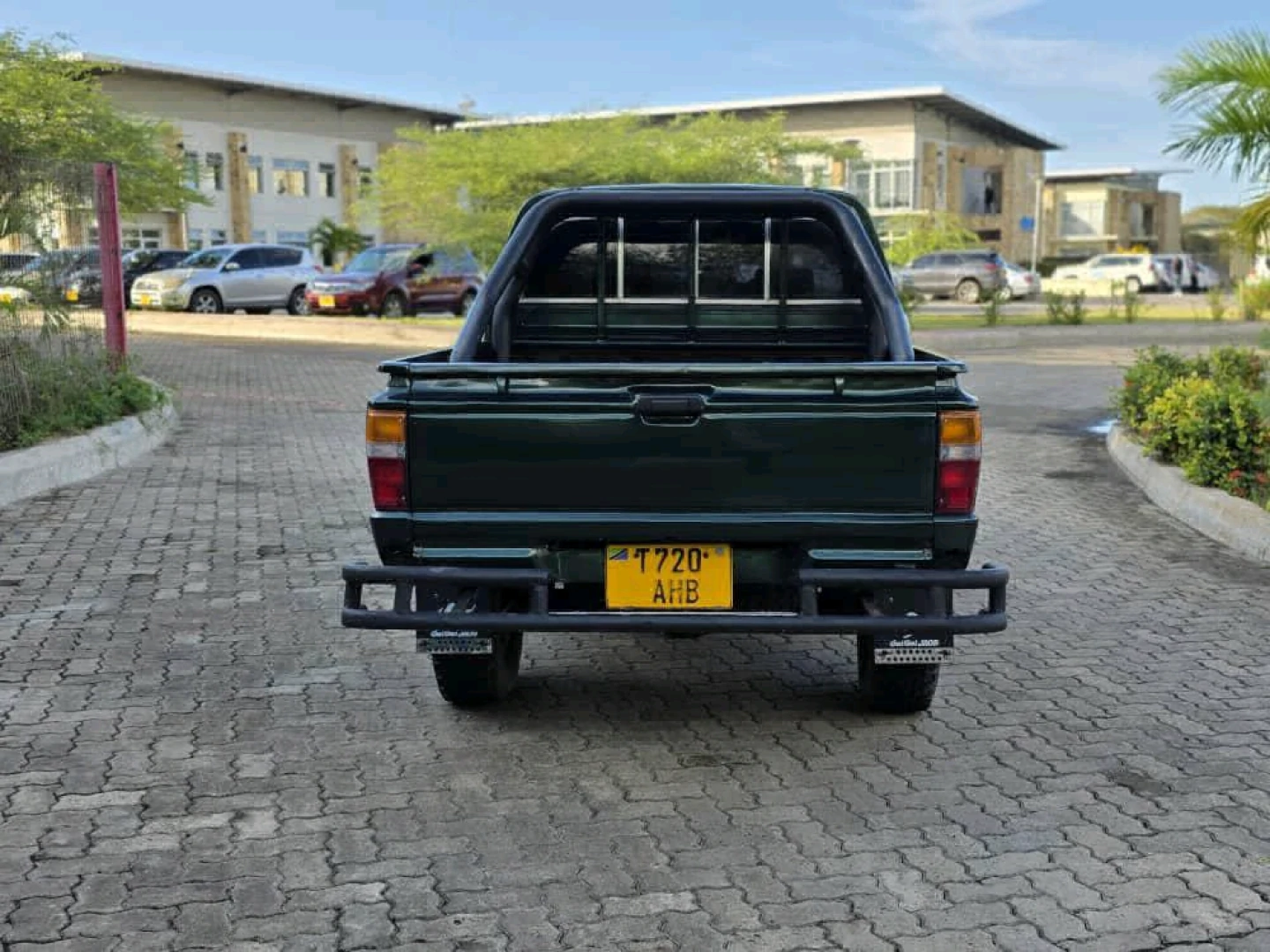 Toyota Hilux Double Cabin Pickup Truck (Green) thumbnail 4