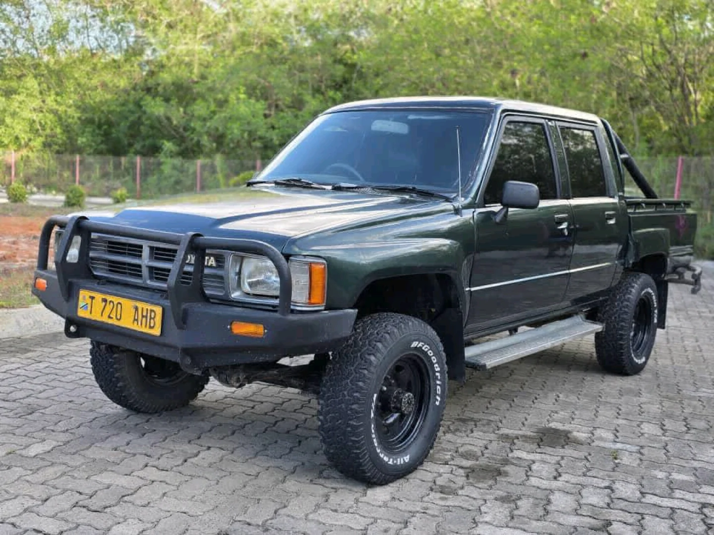 Toyota Hilux Double Cabin Pickup Truck (Green) thumbnail 5