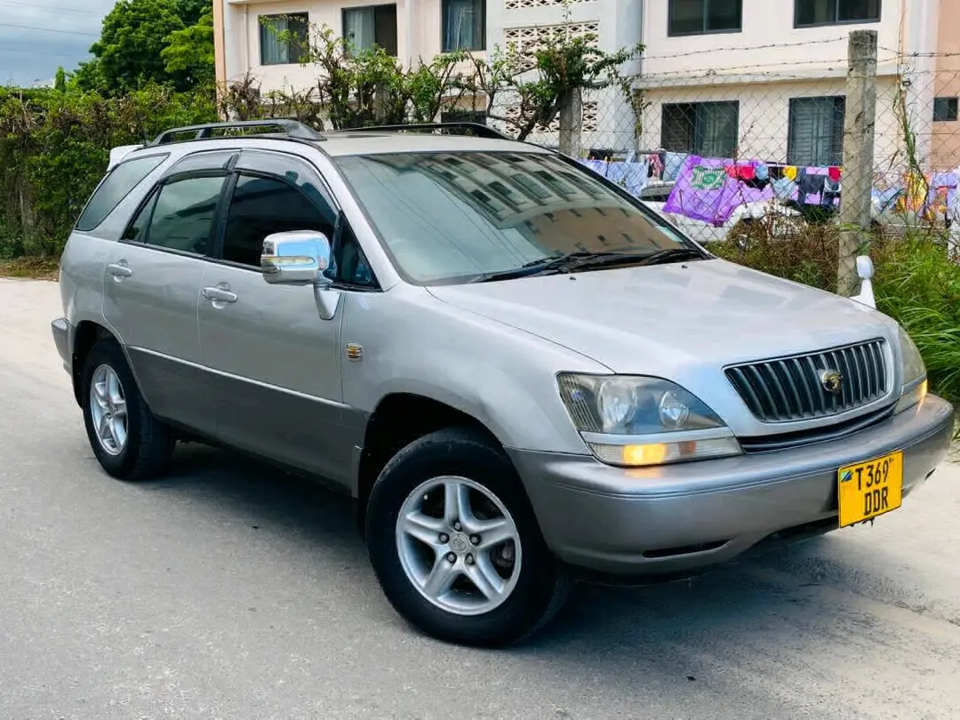 Toyota Harrier 2004 (DDR) thumbnail 5