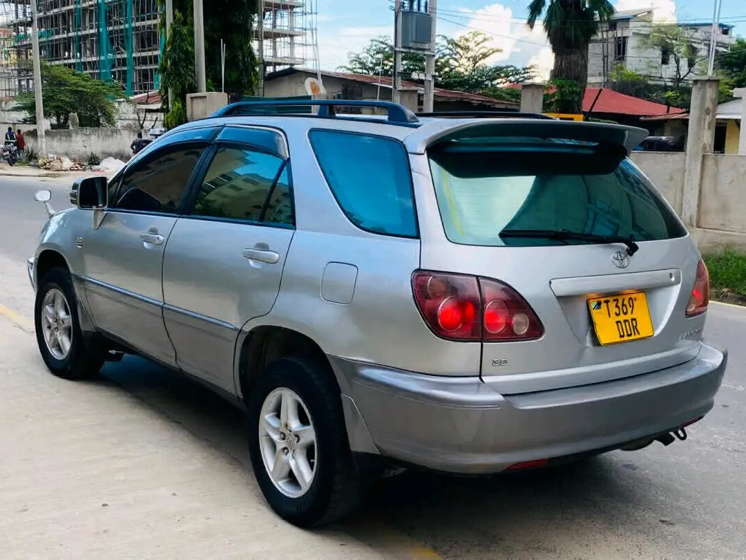 Toyota Harrier 2004 (DDR) thumbnail 6