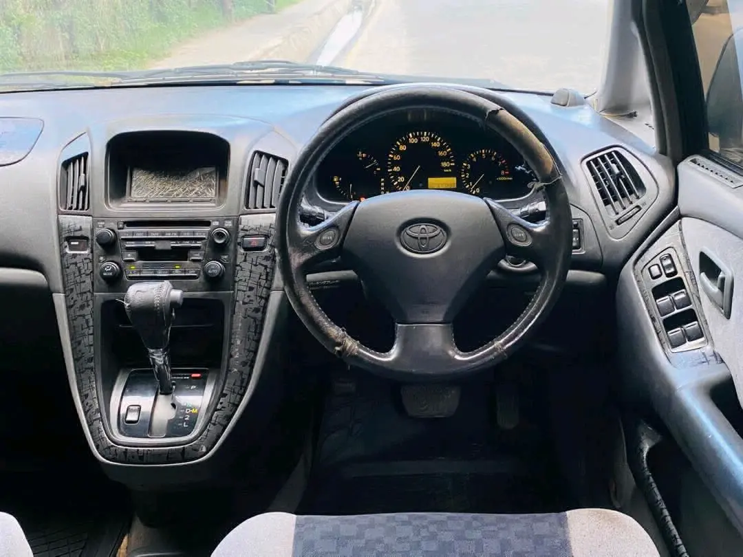 Toyota Harrier 2004 (DDR) thumbnail 9