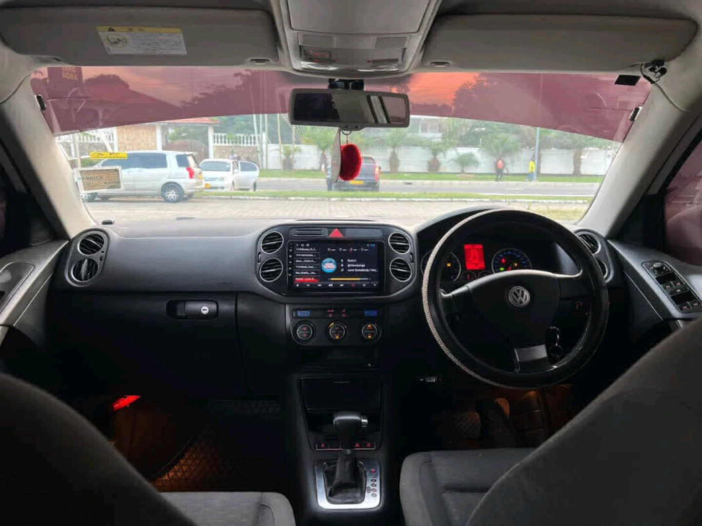 Volkswagen Tiguan SUV 2011 Low Mileage thumbnail 5