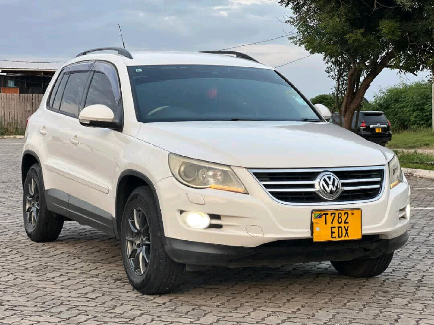 Volkswagen Tiguan SUV 2011 Low Mileage thumbnail 7