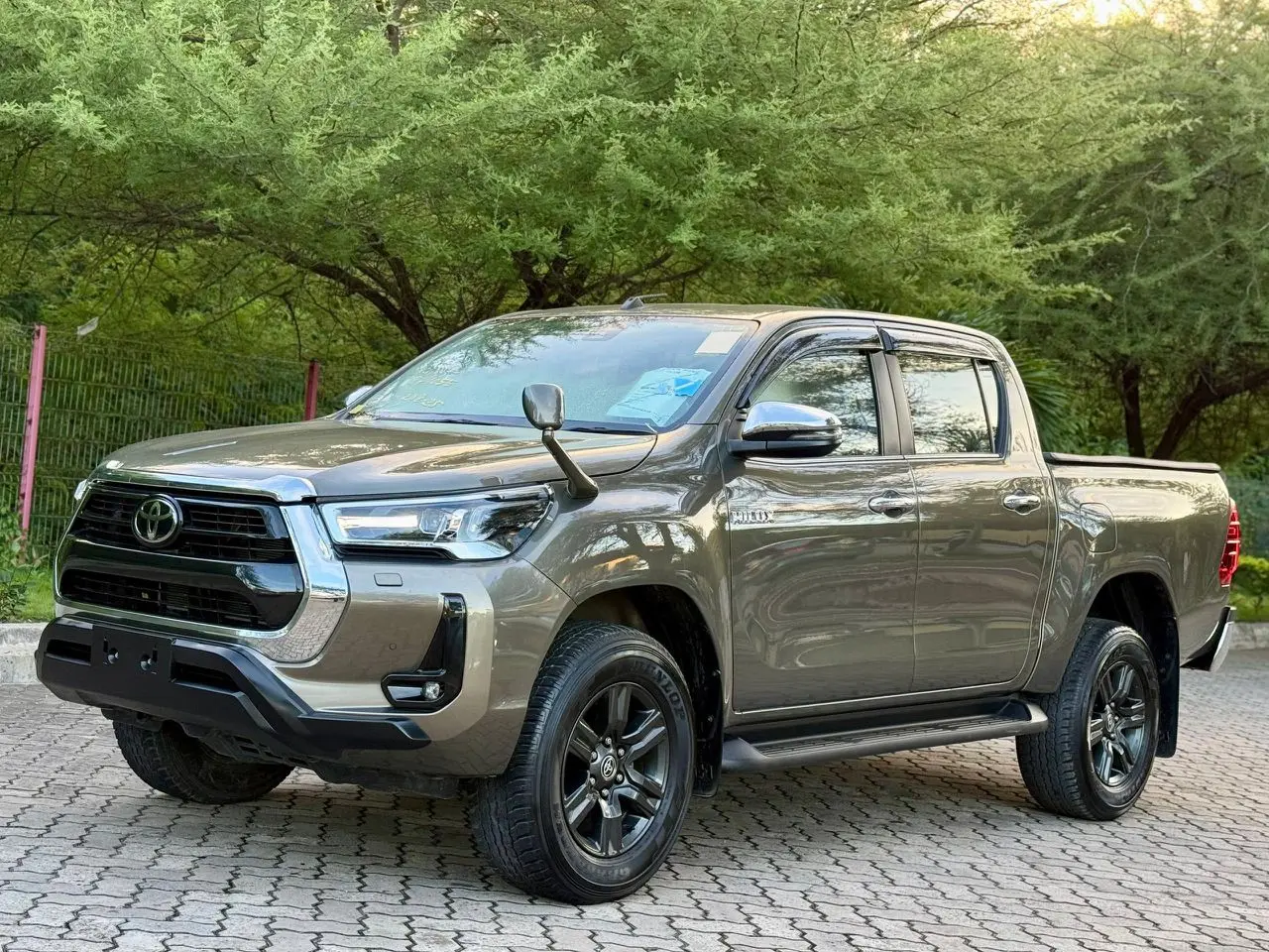 Toyota Hilux Double Cabin 2022 thumbnail 2
