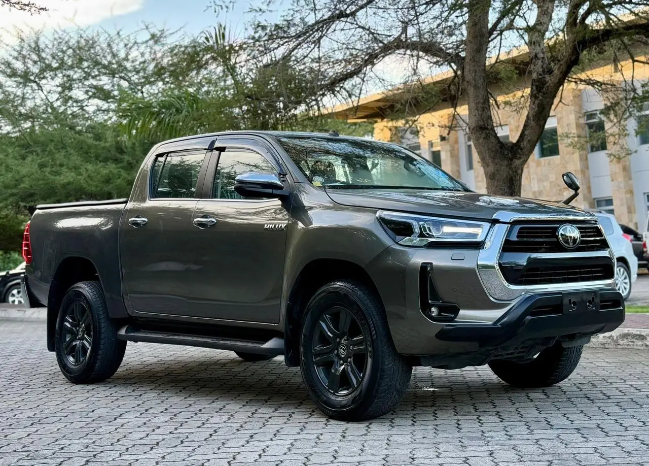 Toyota Hilux Double Cabin 2022 thumbnail 3