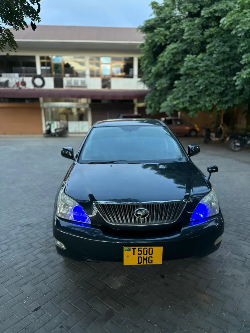 Toyota Harrier (DMG)