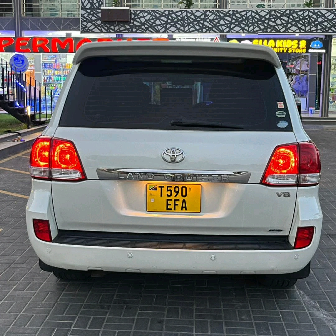 Toyota Land Cruiser V8 2010 Automatic thumbnail 8