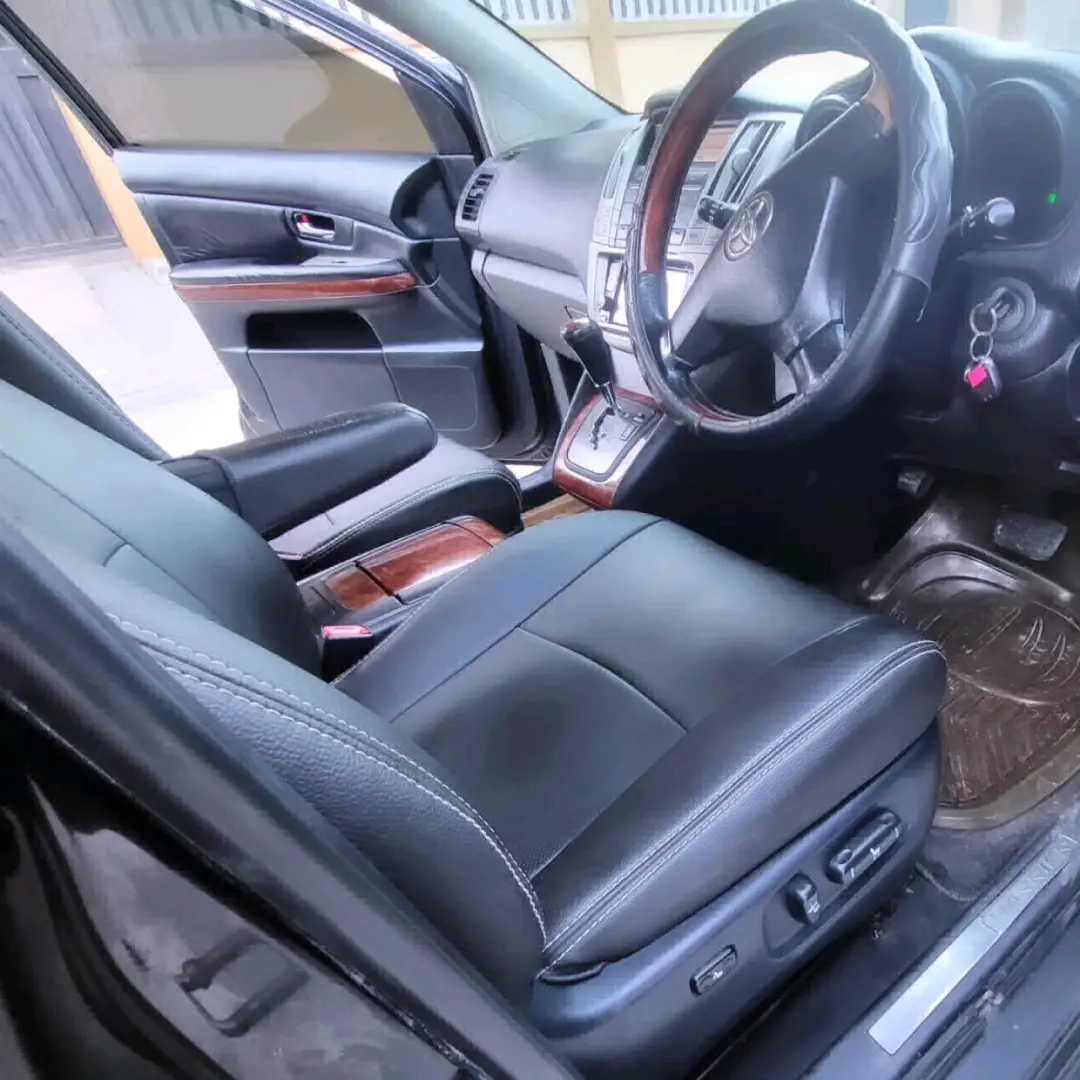 Toyota Harrier 2004 Nyeusi, AC Kamili thumbnail 7