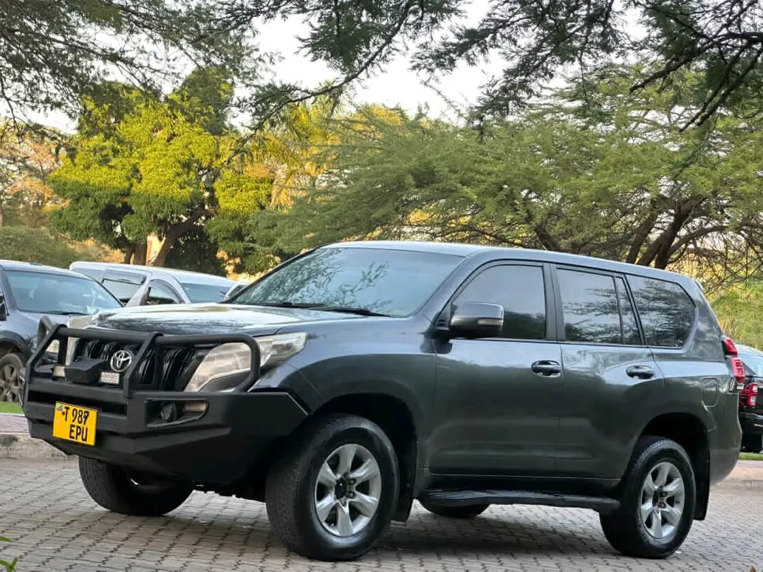 Toyota Land Cruiser Prado 150 (2016) thumbnail 2