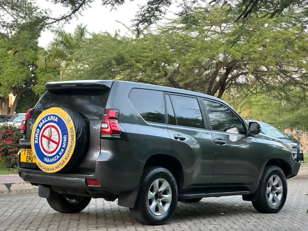 Toyota Land Cruiser Prado 150 (2016) thumbnail 6