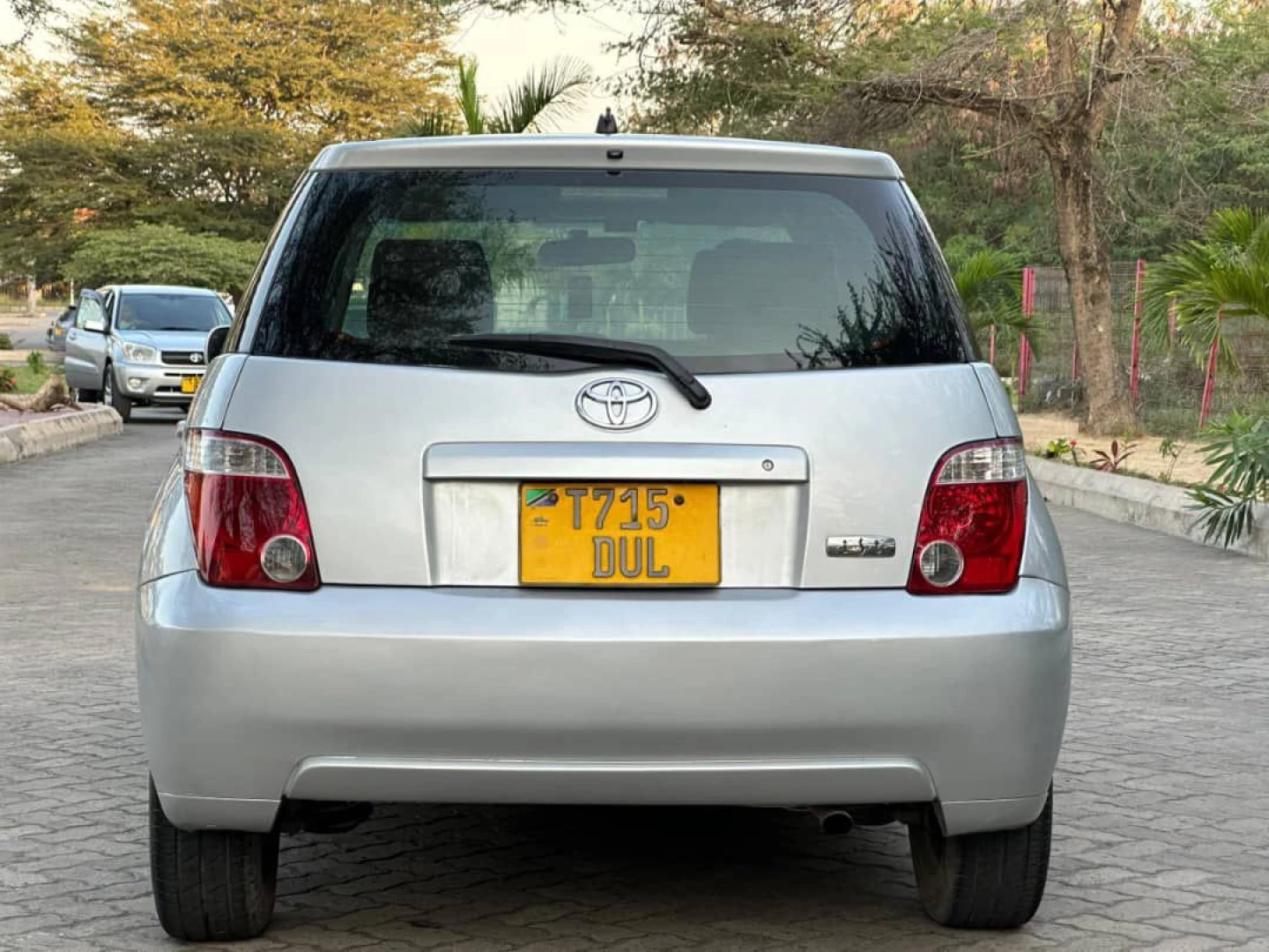 Toyota Ist Hatchback for Sale (Reg No. DUL) thumbnail 2