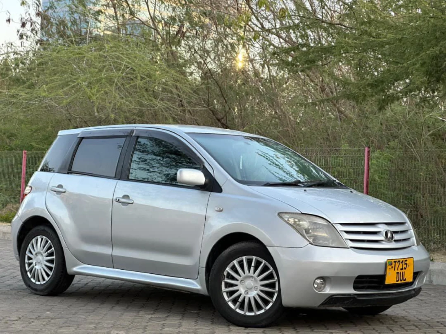 Toyota Ist Hatchback for Sale (Reg No. DUL) thumbnail 6