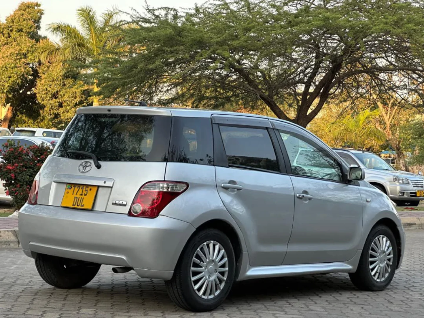 Toyota Ist Hatchback for Sale (Reg No. DUL) thumbnail 8