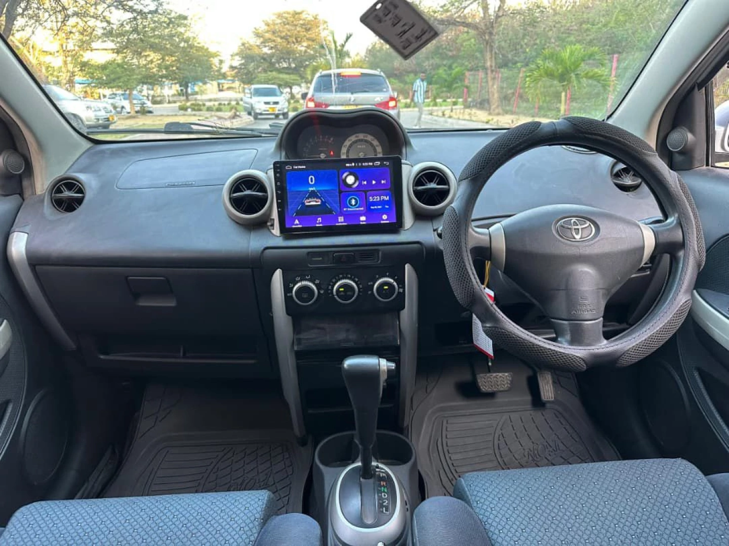Toyota Ist Hatchback for Sale (Reg No. DUL) thumbnail 9
