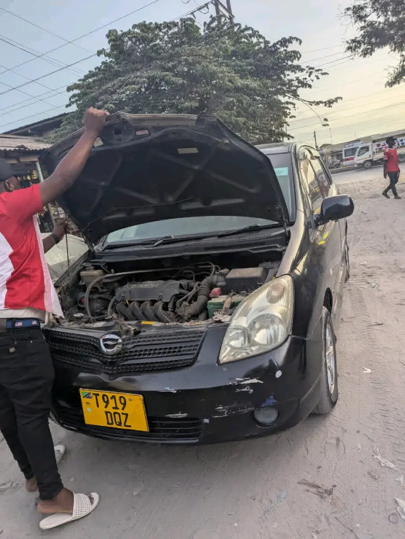 Toyota Spacio Nyeusi Iliyotumika thumbnail 2
