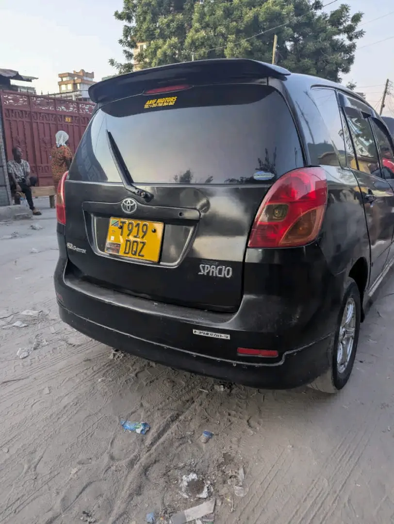 Toyota Spacio Nyeusi Iliyotumika thumbnail 3