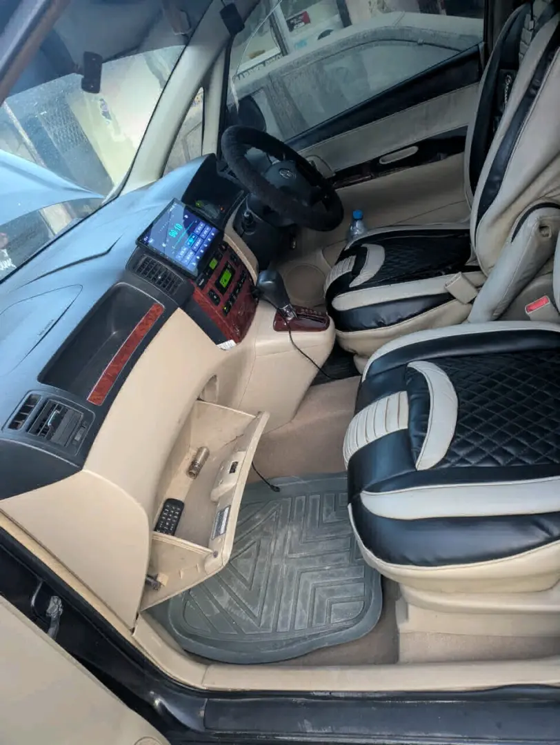 Toyota Spacio Nyeusi Iliyotumika thumbnail 4