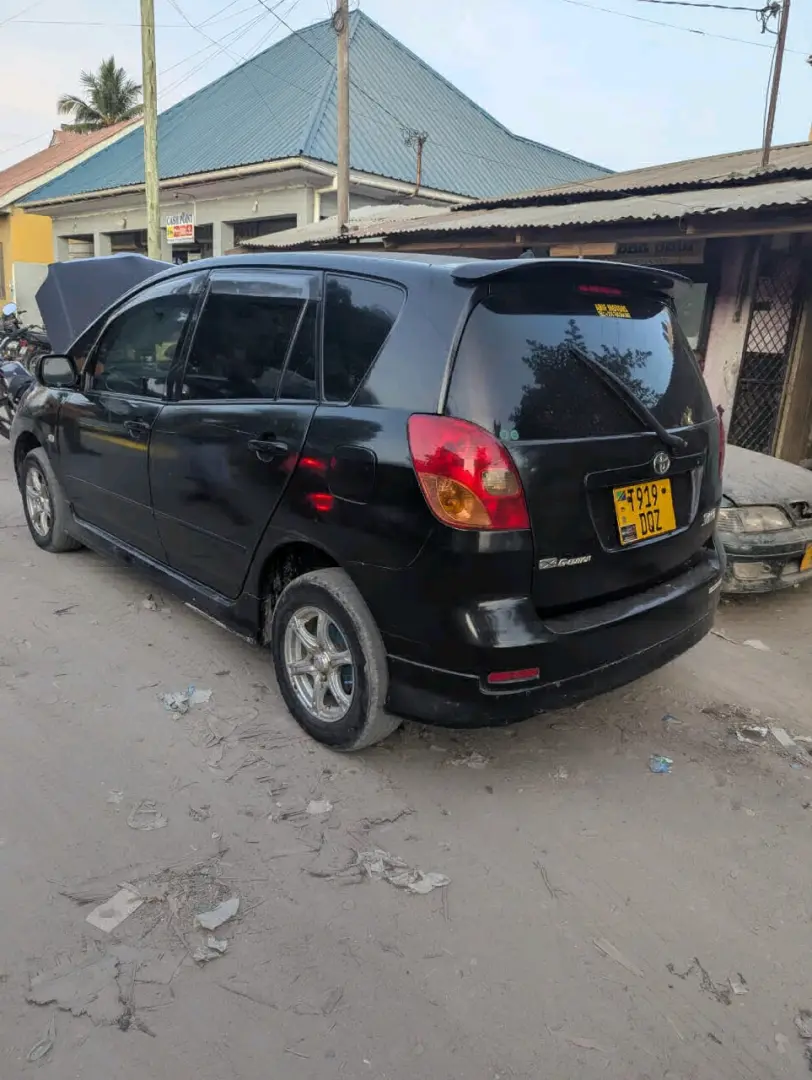 Toyota Spacio Nyeusi Iliyotumika thumbnail 8