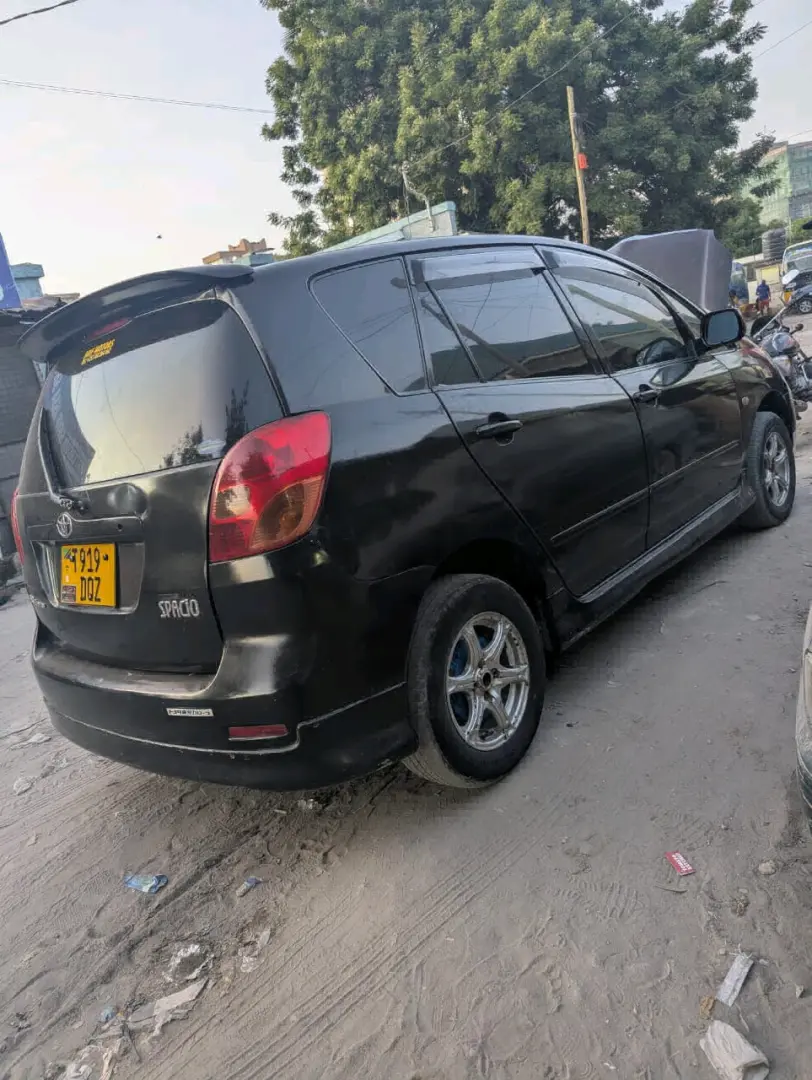 Toyota Spacio Nyeusi Iliyotumika thumbnail 9