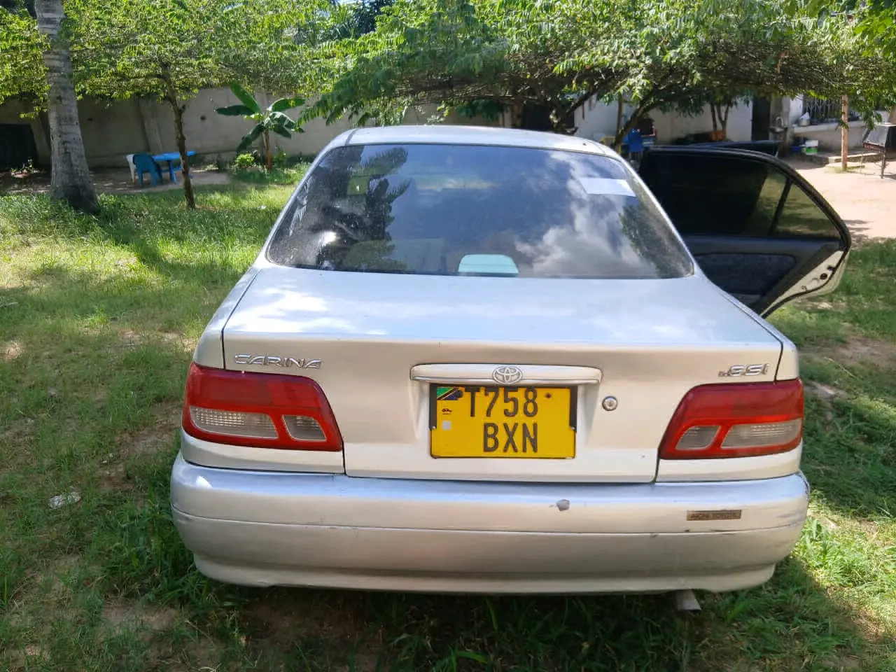 Toyota Carina Sedan - Silver thumbnail 2