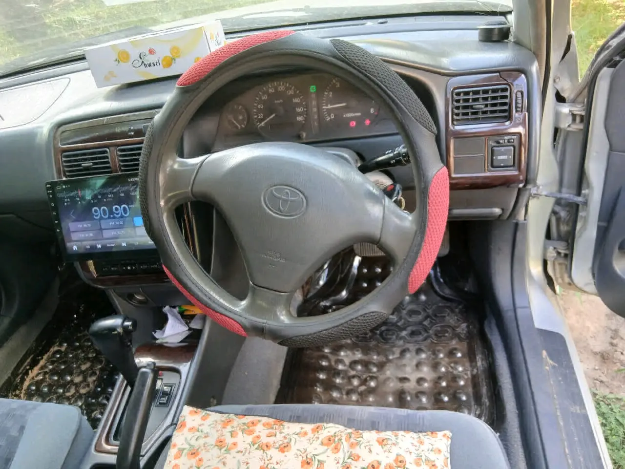 Toyota Carina Sedan - Silver thumbnail 5