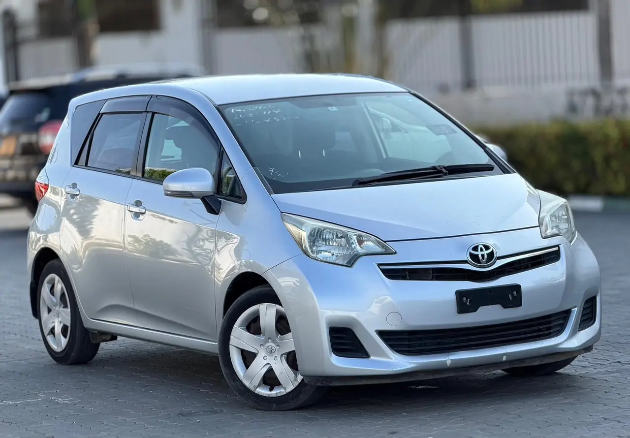 Toyota Ractis 2012
