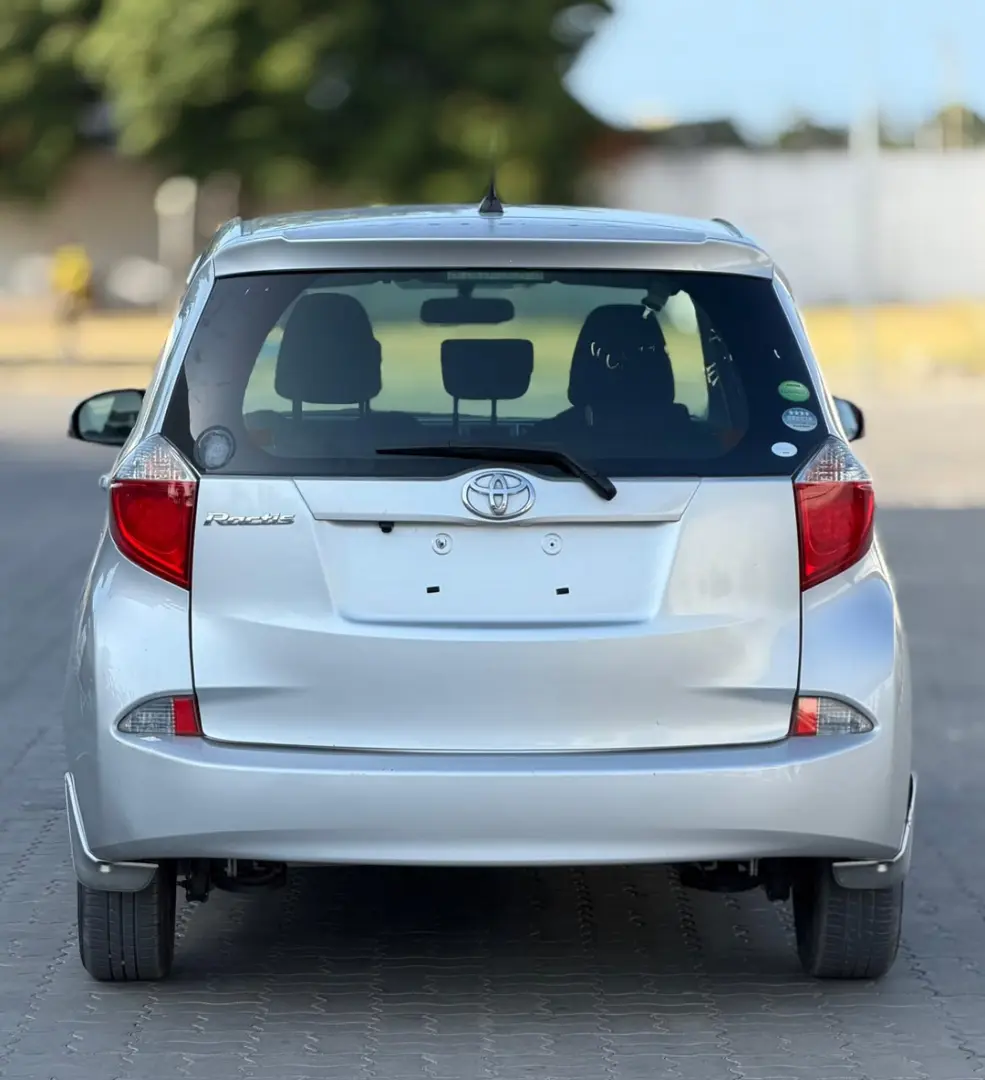 Toyota Ractis 2012 thumbnail 3