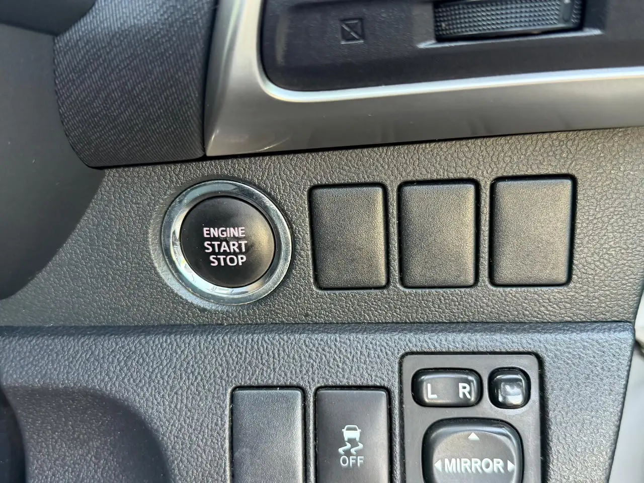 Toyota Ractis 2012 thumbnail 7