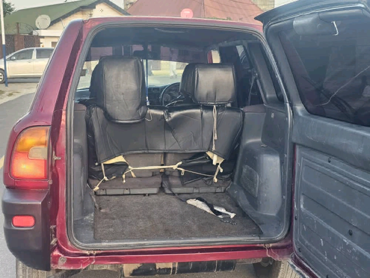 Toyota RAV4 Old Model 2000 4WD thumbnail 9