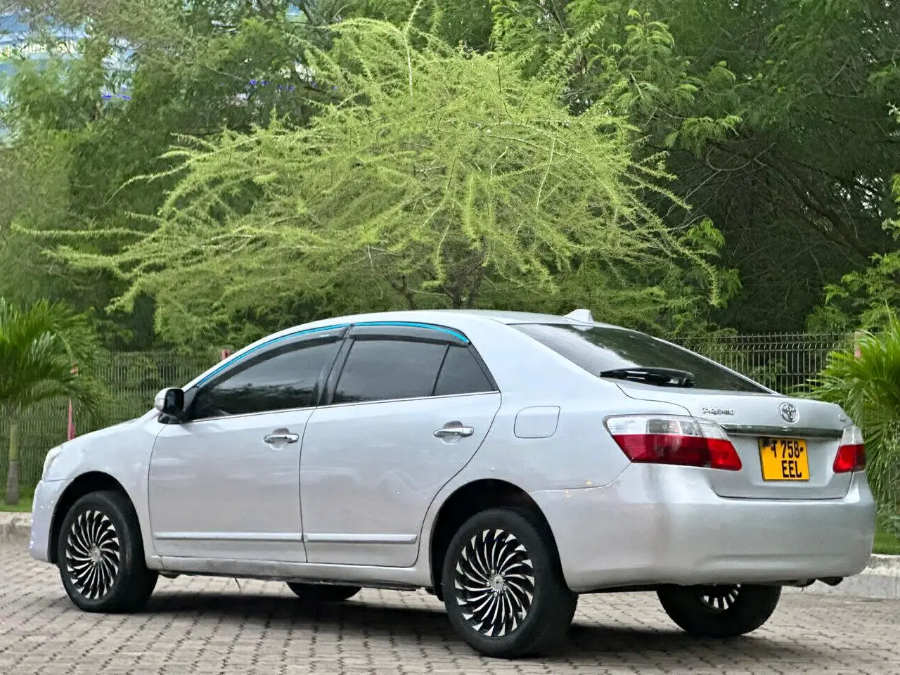 Toyota Premio 2010 New Model thumbnail 7